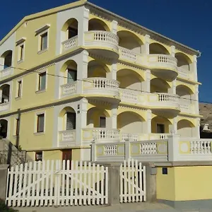Ana , Pag Town Chorwacja